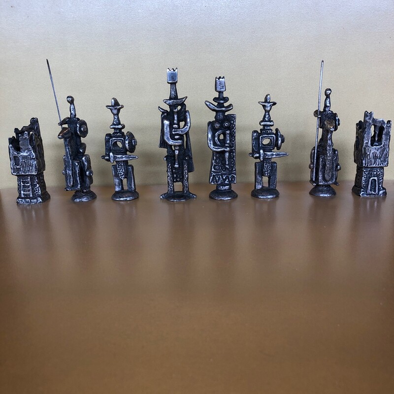 chess set in silvered bronze and vert-de-gris patinated bronze  by the Italian artist Francesco Russo